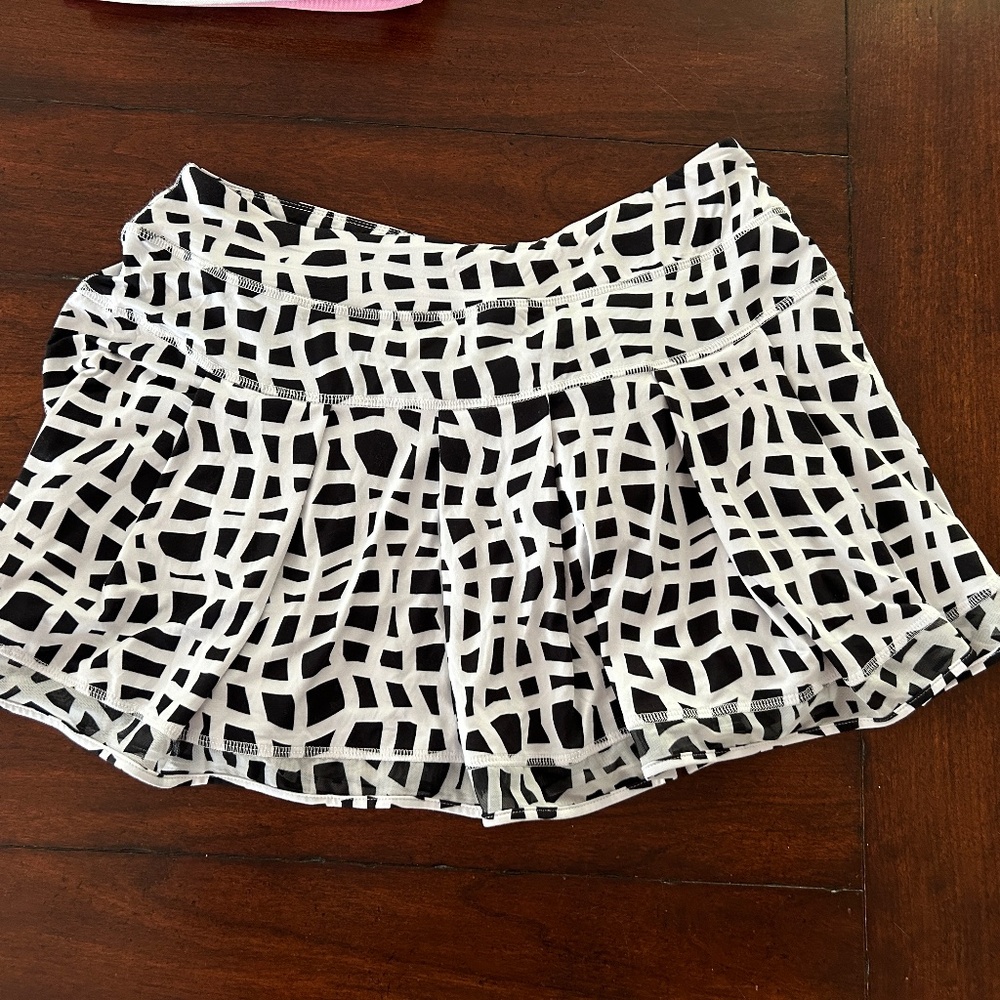 Black and white, pickleball/golf/tennis skort, size XL. Great condition